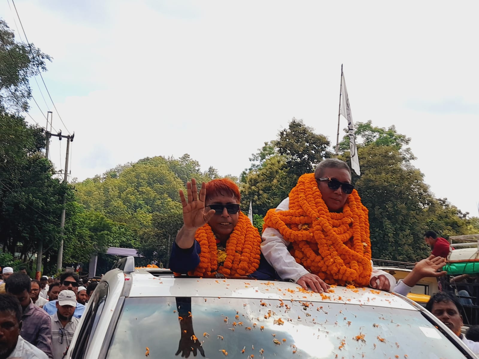 নেতাকর্মীদের বাঁধভাঙা উচ্ছ্বাস, হাজারো মানুষের ফুলেল ভালোবাসায় সিক্ত দীপন তালুকদার